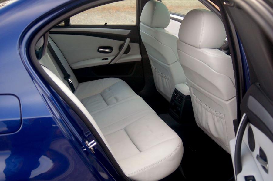  BMW M5 2009 года  (фото 18 из 36)